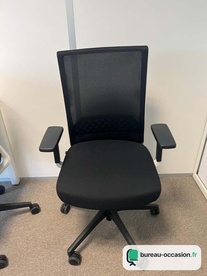 Actiu d'occasion : fauteuil ergonomique résille noire, cadre blanc