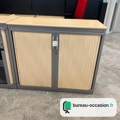 Armoire basse d'occasion à rideaux érable : structure grise