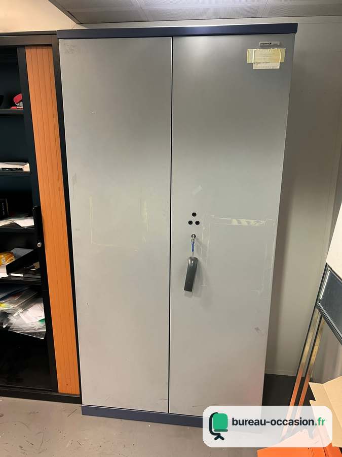 Armoire haute 2 portes d'occasion : portes grises, structure marine