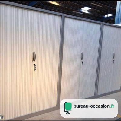 Armoire haute d'occasion à rideaux gris alu : plusieurs exemplaires