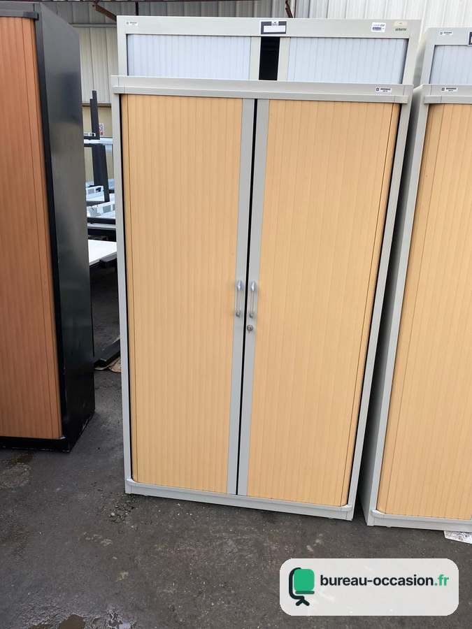 Armoire haute d'occasion : rideaux décor hêtre, structure grise