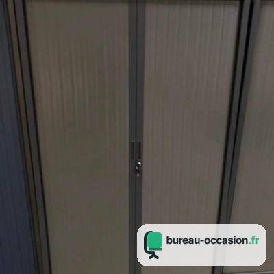 Armoire haute d'occasion : structure anthracite, rideaux gris foncé