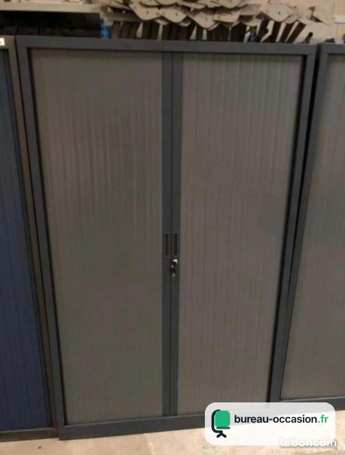 Armoire haute d'occasion : structure anthracite, rideaux gris foncé