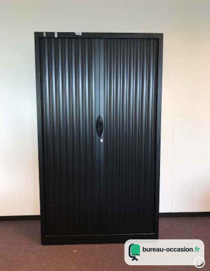 Armoire haute d'occasion : tout métal noir, rideaux verticaux
