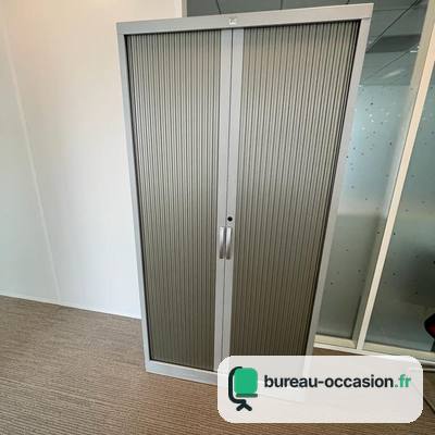 Armoire haute métallique d'occasion à rideaux gris fumé