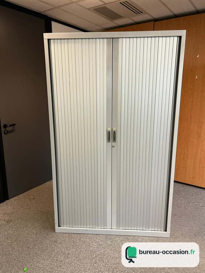 Armoire métallique grise d'occasion : grand modèle à rideaux