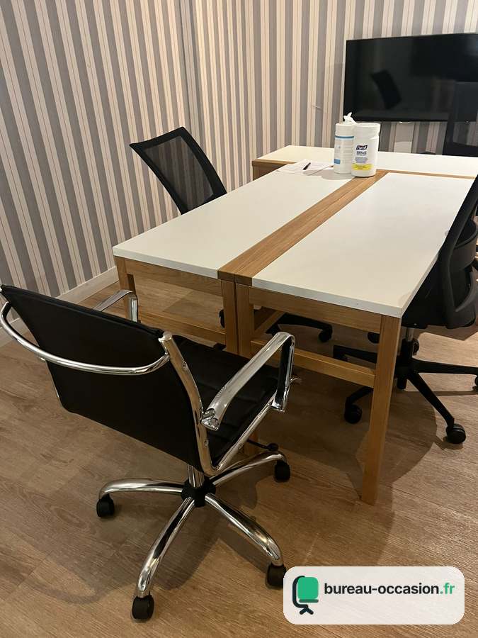 Bench d'occasion 2 postes : plateaux blancs, bande bois, pieds bois