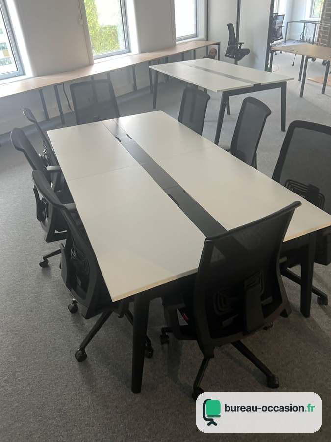 Bench d'occasion blanc à séparation noire : îlots de 4 à 6 postes