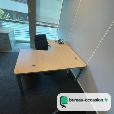 Bureau d'angle compact d'occasion, plateau aspect bois clair