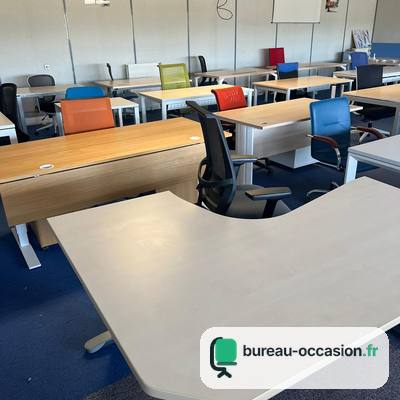 Bureau d'angle compact d'occasion : plateau gris clair arrondi