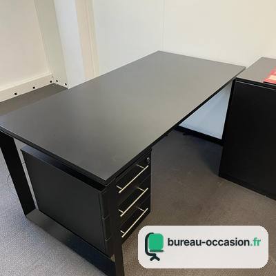 Bureau de direction d'occasion noir, caisson à tiroirs intégré