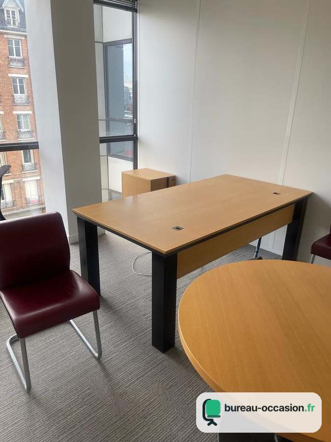 Bureau droit d'occasion : plateau chêne et pieds noirs