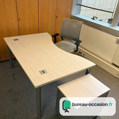 Bureau vague d'occasion bois clair : livré avec son caisson