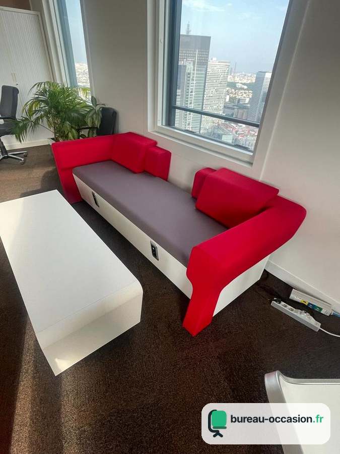 Canapé lounge modulaire d'occasion : rouge, gris et socle blanc