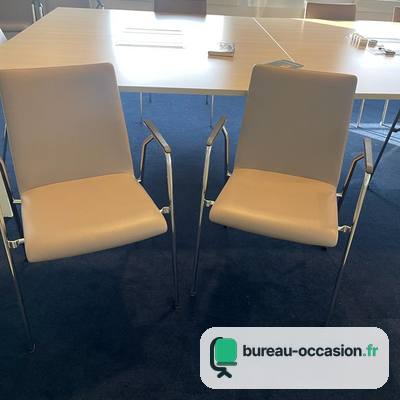 Chaise de réunion d'occasion crème : dossier haut, accoudoirs chromés