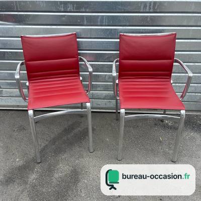 Chaise de réunion d'occasion : cuir rouge surpiqué, alu poli