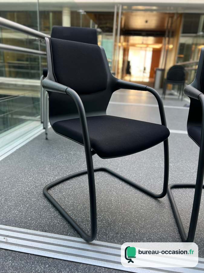 Chaise de réunion d'occasion : pied luge noir, coque et accoudoirs