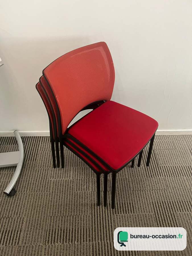 Chaise de réunion empilable d'occasion : rouge, sans accoudoirs