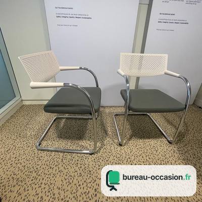 Chaise Visavis d'occasion : dossier blanc ajouré, assise grise