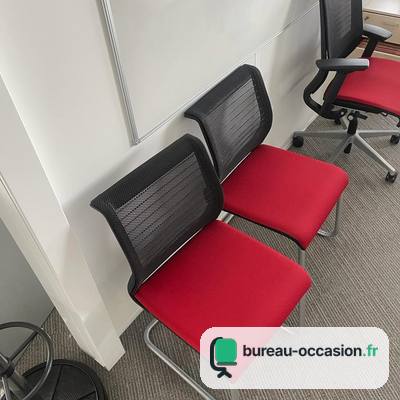 Chaise visiteur Steelcase Think d'occasion, luge et assise rouge