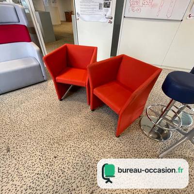 Fauteuil d'accueil cubique d'occasion, revêtement rouge-orangé