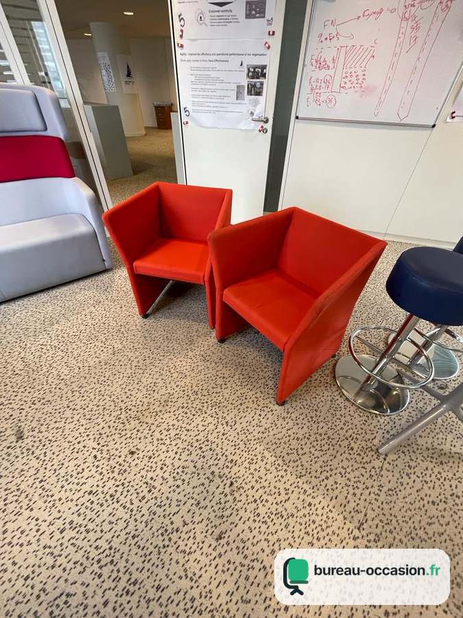 Fauteuil d'accueil cubique d'occasion, revêtement rouge-orangé