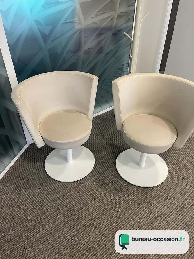 Fauteuil d'occasion cabriolet pivotant, coloris crème