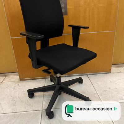 Fauteuil de bureau d'occasion : dossier haut garni de tissu noir