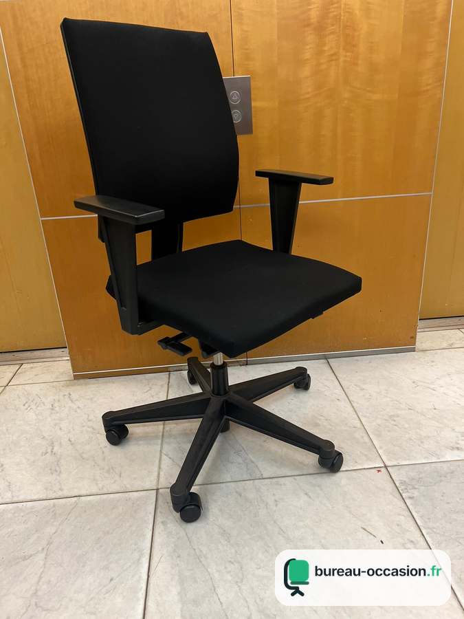 Fauteuil de bureau d'occasion : dossier haut garni de tissu noir
