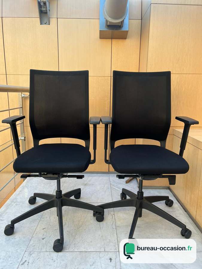 Fauteuil de bureau d'occasion : filet noir, accoudoirs ajustables