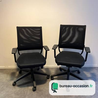 Fauteuil de bureau d'occasion noir : dossier résille, accoudoirs réglables