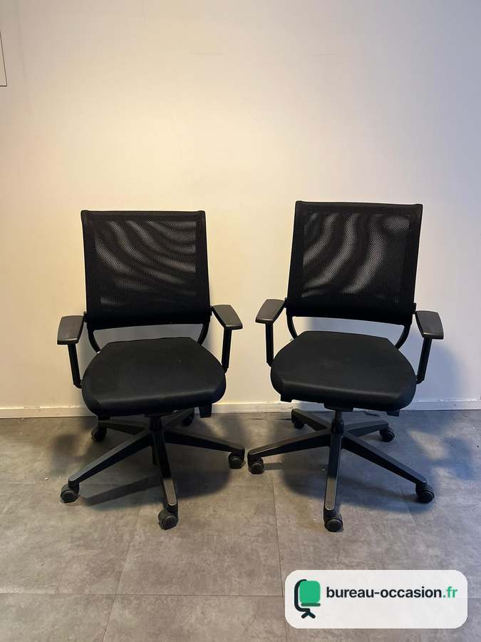 Fauteuil de bureau d'occasion noir : dossier résille, accoudoirs réglables
