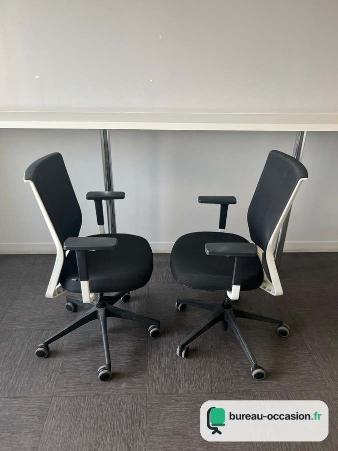 Fauteuil de bureau d'occasion : résille noire et cadre blanc