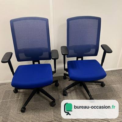 Fauteuil de bureau d'occasion tout bleu : résille et assise bleu roi