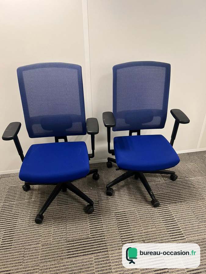 Fauteuil de bureau d'occasion tout bleu : résille et assise bleu roi