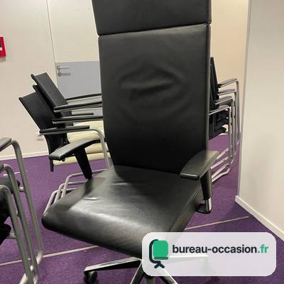 Fauteuil de direction d'occasion en cuir noir, appui-tête intégré