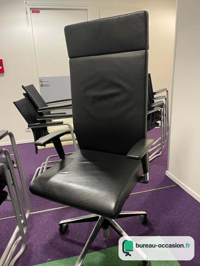 Fauteuil de direction d'occasion en cuir noir, appui-tête intégré