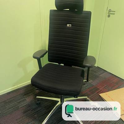 Fauteuil ergonomique d'occasion à appui-tête : tissu noir surpiqué