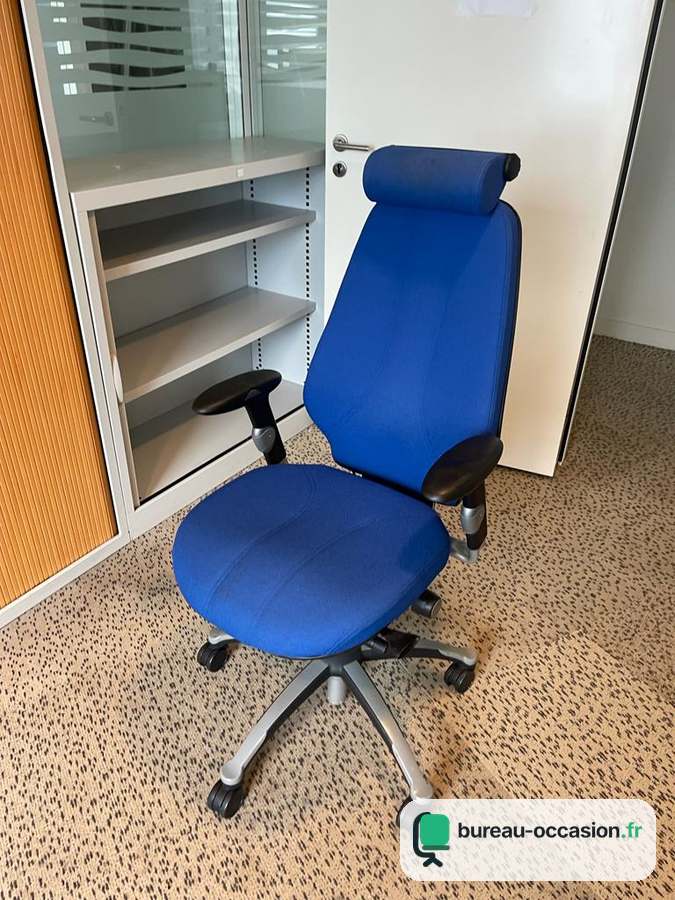 Fauteuil ergonomique d'occasion bleu : dossier haut et appui-tête