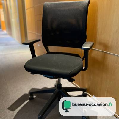 Fauteuil ergonomique d'occasion : dossier filet noir à cadre boucle
