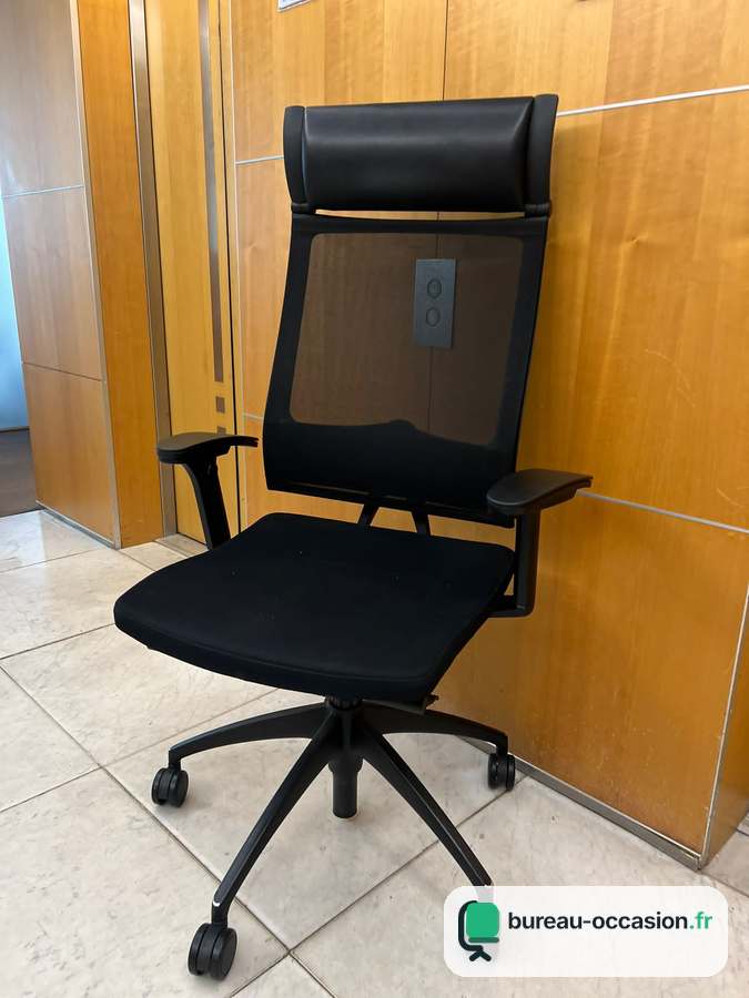 Fauteuil ergonomique d'occasion : dossier haut filet noir et appui-tête