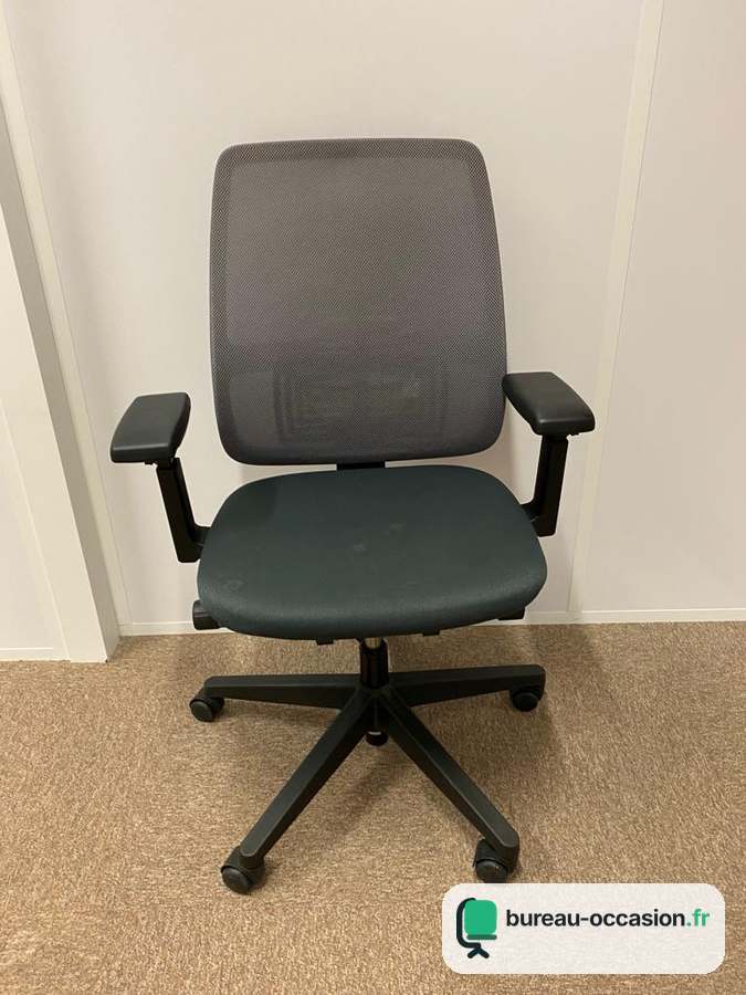Fauteuil ergonomique d'occasion : résille grise, assise anthracite