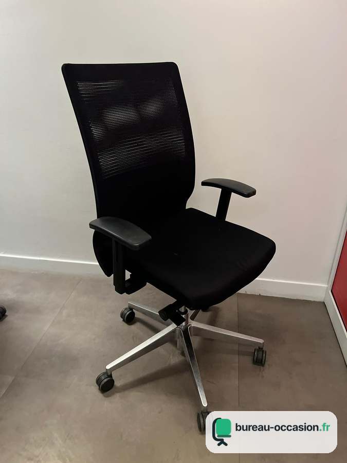 Fauteuil haut de gamme d'occasion : résille noire, base alu poli