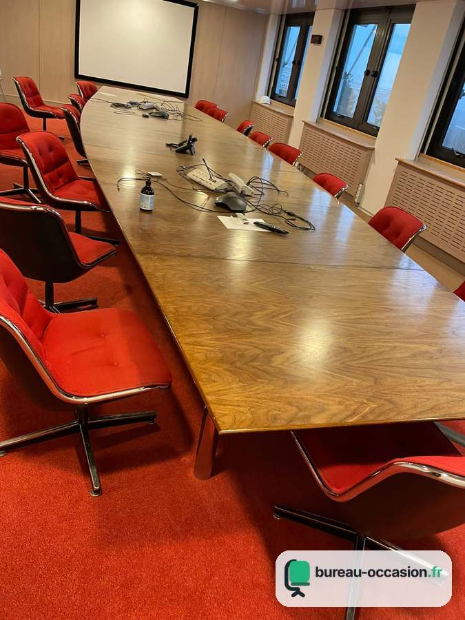 Grande table de conseil d'occasion en chêne verni : 14 à 16 places