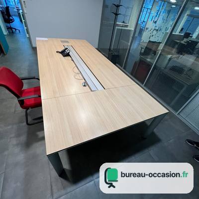 Grande table de réunion connectée d'occasion : bois, 8 à 10 places