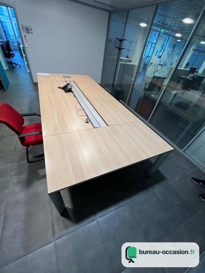 Grande table de réunion connectée d'occasion : bois, 8 à 10 places