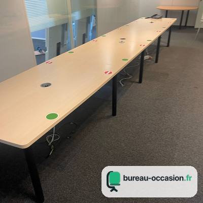 Grande table de réunion d'occasion en érable : pieds noirs, 12 places
