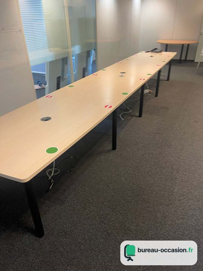 Grande table de réunion d'occasion en érable : pieds noirs, 12 places
