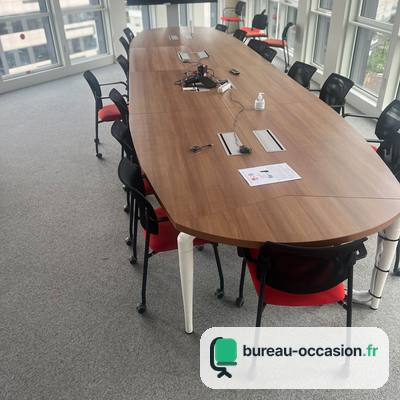 Grande table ovale de réunion d'occasion ton noyer, 14 à 16 places