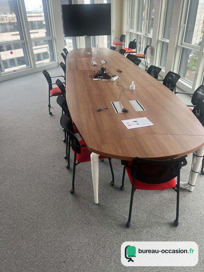 Grande table ovale de réunion d'occasion ton noyer, 14 à 16 places